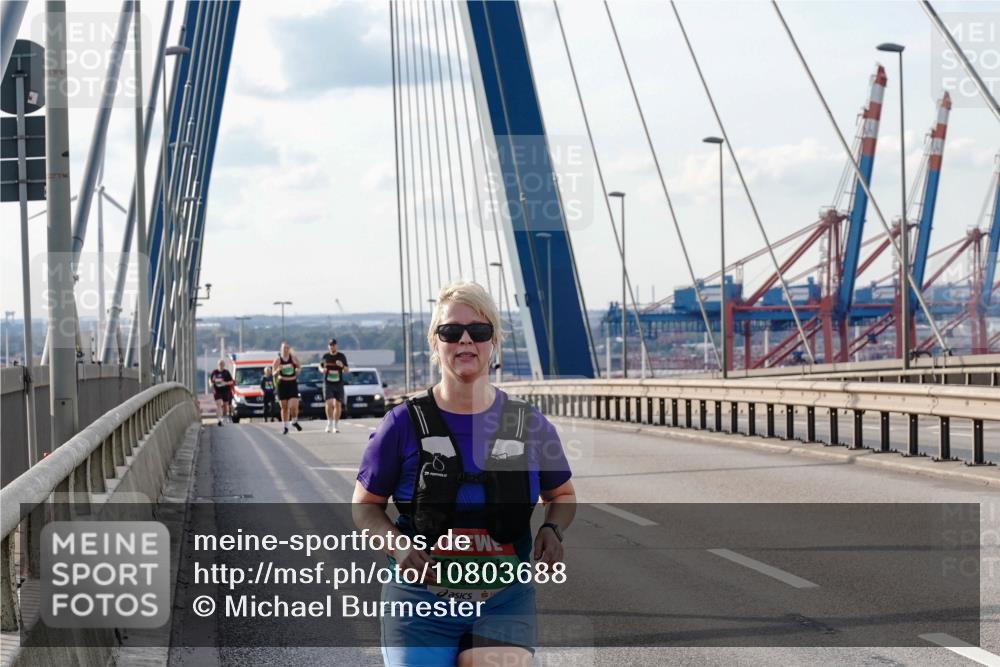 03.10.2026 - Köhlbrandbrückenlauf Michael Burmester http://msf.ph/oto/10803688 03.10.2026 16:15:31 Position 2 9531 meine-sportfotos.de