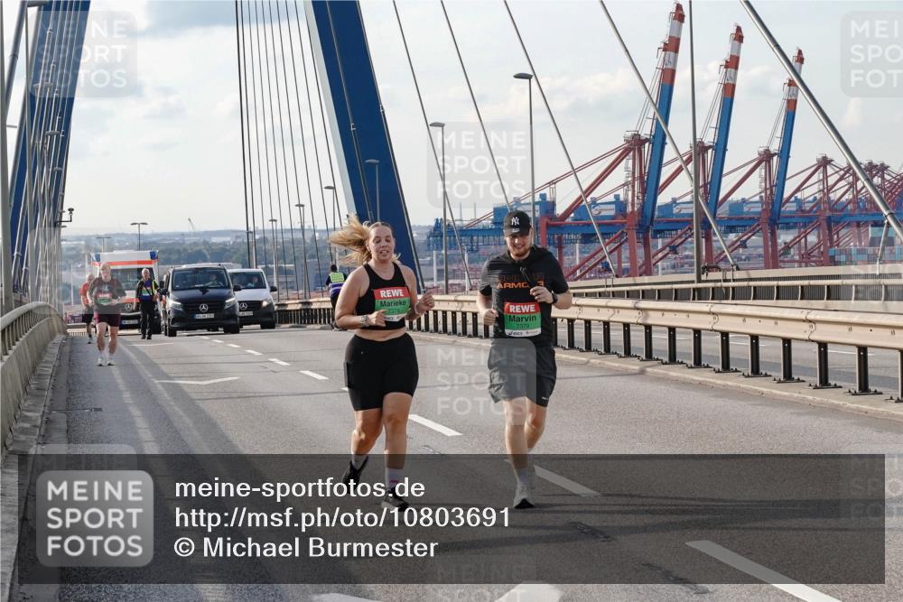 03.10.2026 - Köhlbrandbrückenlauf Michael Burmester http://msf.ph/oto/10803691 03.10.2026 16:15:50 Position 2 2353, 7379 meine-sportfotos.de