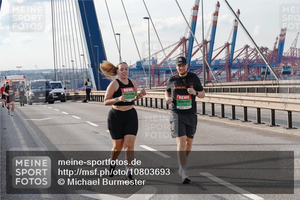 03.10.2026 - Köhlbrandbrückenlauf Michael Burmester http://msf.ph/oto/10803693 03.10.2026 16:15:51 Position 2 7378, 7379 meine-sportfotos.de