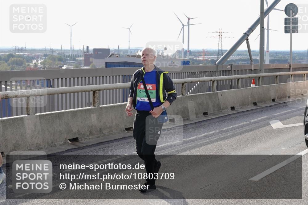 03.10.2026 - Köhlbrandbrückenlauf Michael Burmester http://msf.ph/oto/10803709 03.10.2026 16:16:28 Position 2 942 meine-sportfotos.de