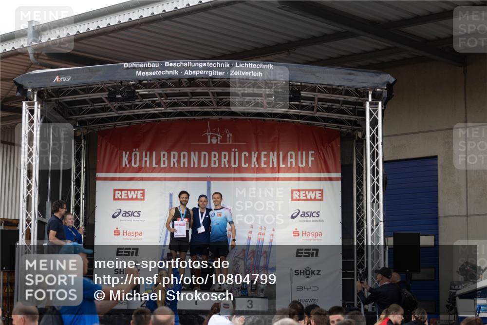 03.10.2026 - Köhlbrandbrückenlauf Michael Strokosch http://msf.ph/oto/10804799 03.10.2026 14:00:10 Position 3 2, 1, 3, 34 meine-sportfotos.de