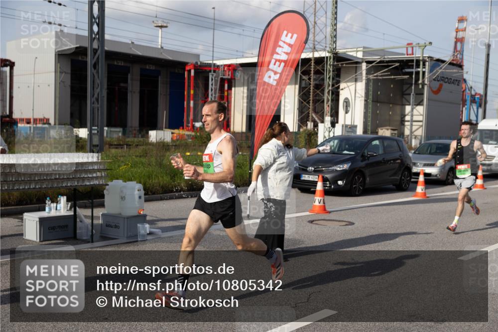 03.10.2026 - Köhlbrandbrückenlauf Michael Strokosch http://msf.ph/oto/10805342 03.10.2026 15:22:03 Position 3  meine-sportfotos.de