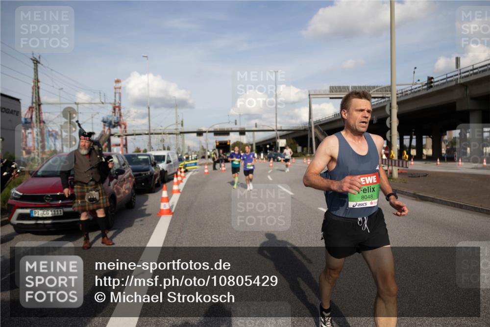 03.10.2026 - Köhlbrandbrückenlauf Michael Strokosch http://msf.ph/oto/10805429 03.10.2026 15:26:10 Position 3 1111, 8048 meine-sportfotos.de
