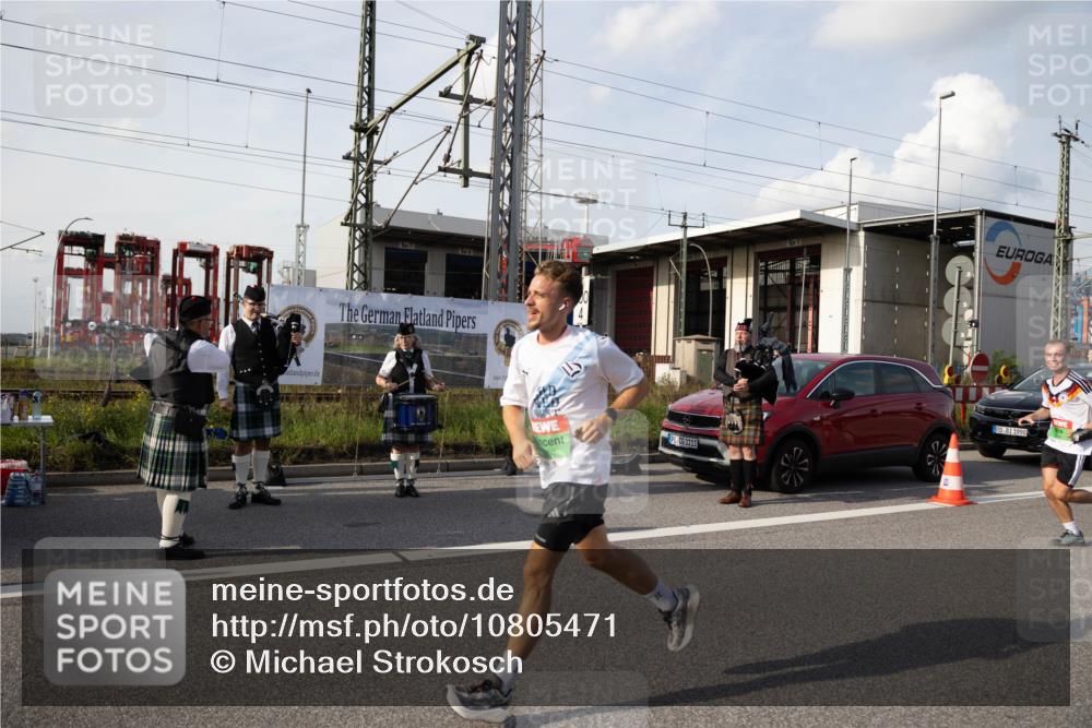 03.10.2026 - Köhlbrandbrückenlauf Michael Strokosch http://msf.ph/oto/10805471 03.10.2026 15:28:06 Position 3 061111, 1998 meine-sportfotos.de