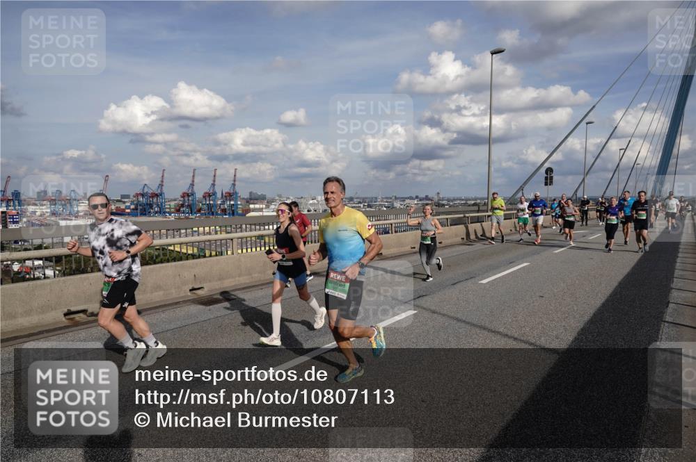 03.10.2026 - Köhlbrandbrückenlauf Michael Burmester http://msf.ph/oto/10807113 03.10.2026 15:27:33 Position 1  meine-sportfotos.de