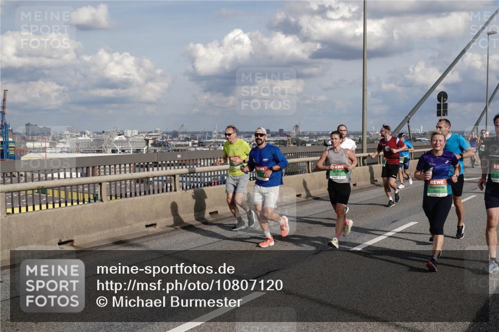 03.10.2026 - Köhlbrandbrückenlauf Michael Burmester http://msf.ph/oto/10807120 03.10.2026 15:27:36 Position 1  meine-sportfotos.de