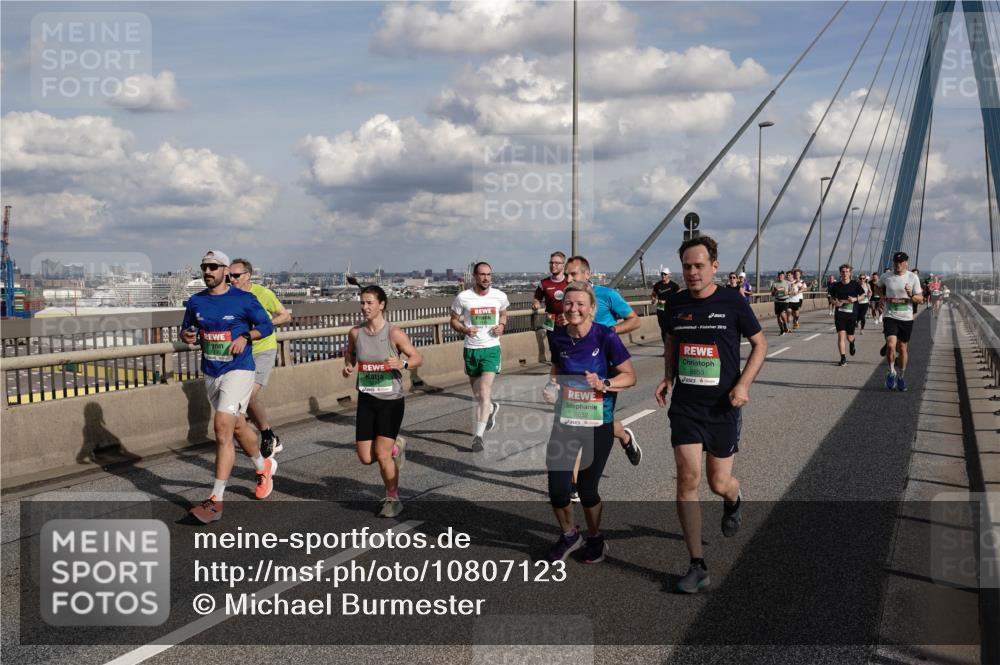 03.10.2026 - Köhlbrandbrückenlauf Michael Burmester http://msf.ph/oto/10807123 03.10.2026 15:27:37 Position 1 8652, 2010 meine-sportfotos.de
