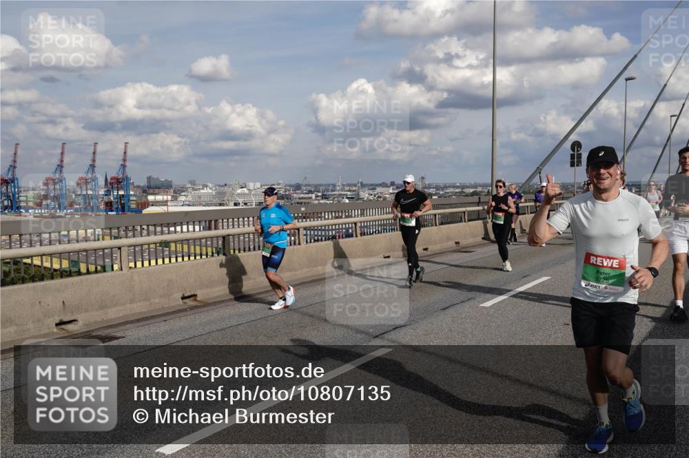 03.10.2026 - Köhlbrandbrückenlauf Michael Burmester http://msf.ph/oto/10807135 03.10.2026 15:27:40 Position 1 9725 meine-sportfotos.de