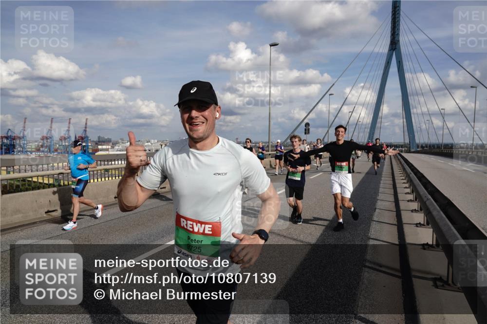 03.10.2026 - Köhlbrandbrückenlauf Michael Burmester http://msf.ph/oto/10807139 03.10.2026 15:27:41 Position 1 9725 meine-sportfotos.de