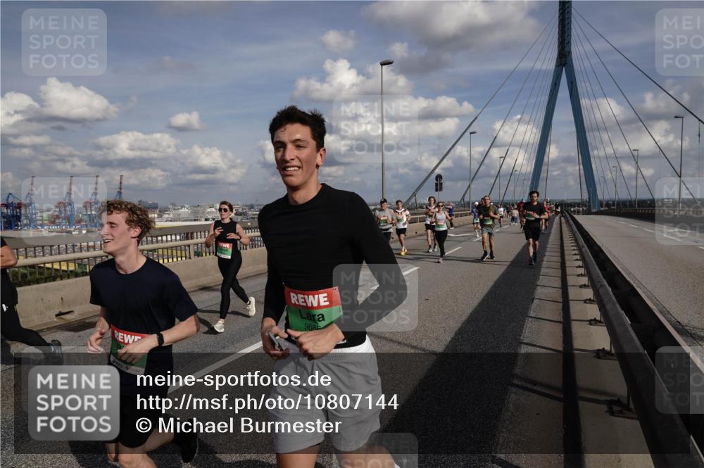 03.10.2026 - Köhlbrandbrückenlauf Michael Burmester http://msf.ph/oto/10807144 03.10.2026 15:27:43 Position 1 9666 meine-sportfotos.de
