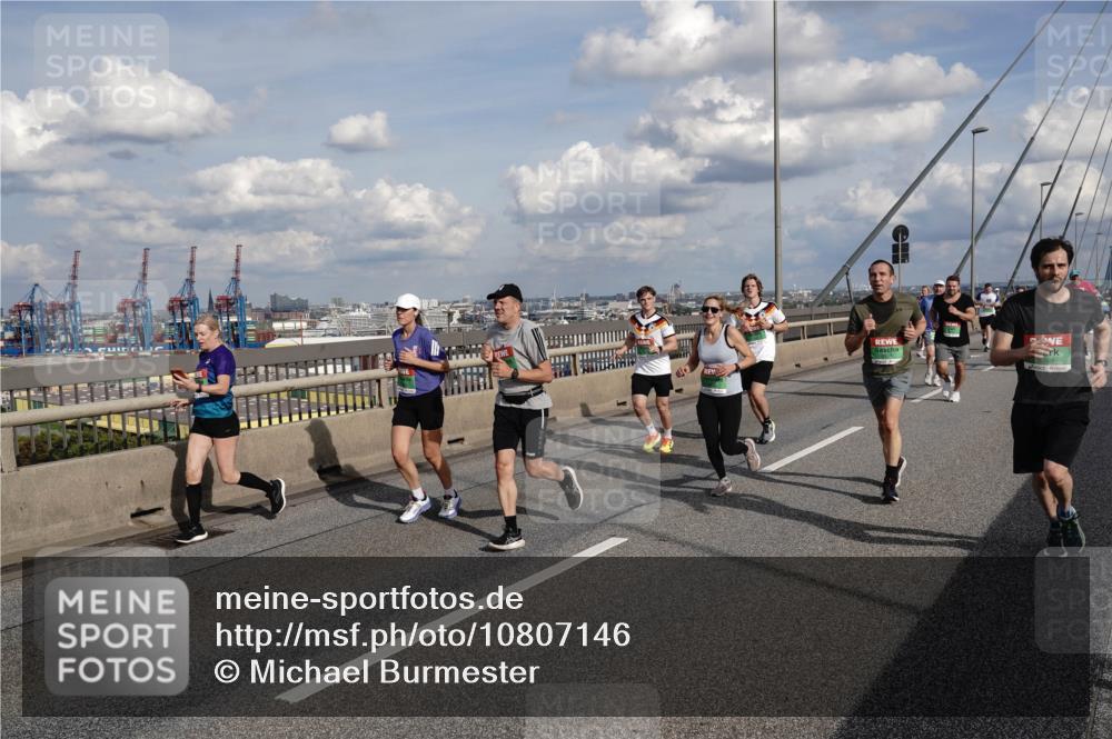 03.10.2026 - Köhlbrandbrückenlauf Michael Burmester http://msf.ph/oto/10807146 03.10.2026 15:27:44 Position 1  meine-sportfotos.de