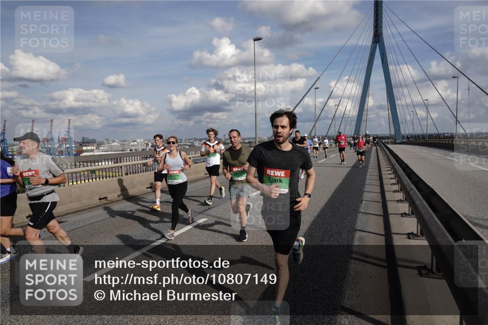 03.10.2026 - Köhlbrandbrückenlauf Michael Burmester http://msf.ph/oto/10807149 03.10.2026 15:27:45 Position 1  meine-sportfotos.de