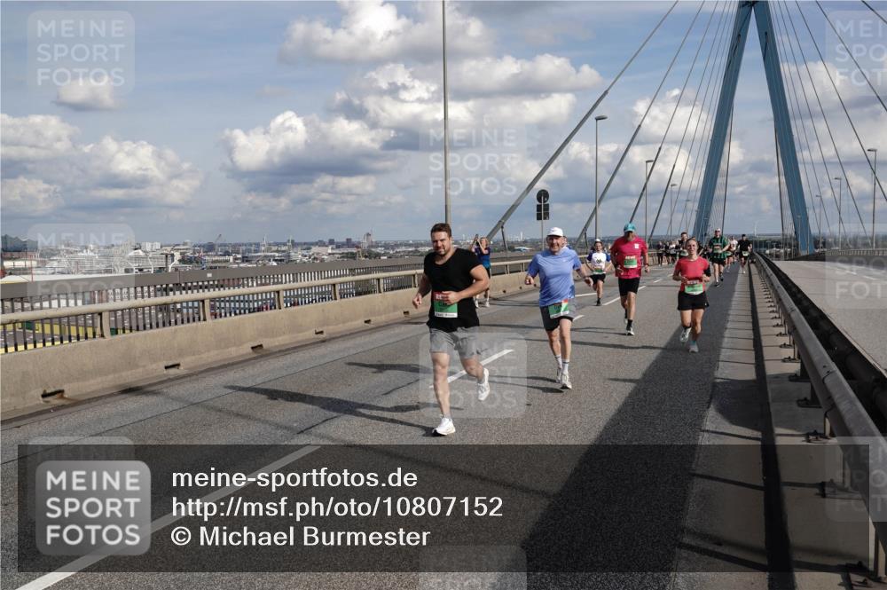 03.10.2026 - Köhlbrandbrückenlauf Michael Burmester http://msf.ph/oto/10807152 03.10.2026 15:27:47 Position 1  meine-sportfotos.de