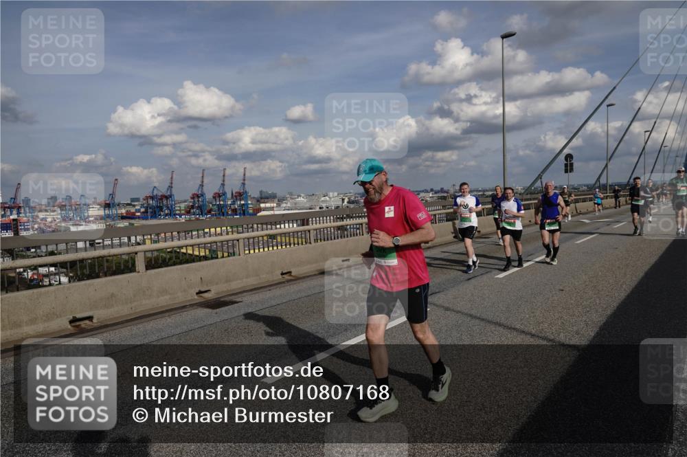 03.10.2026 - Köhlbrandbrückenlauf Michael Burmester http://msf.ph/oto/10807168 03.10.2026 15:27:51 Position 1  meine-sportfotos.de