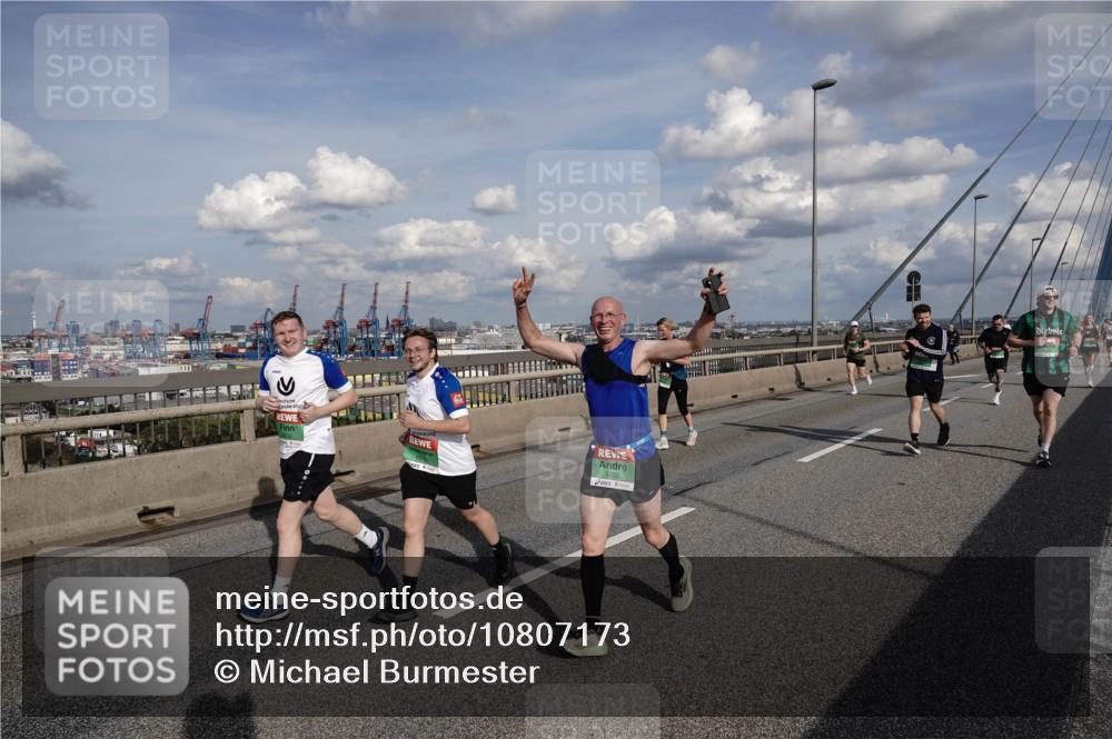 03.10.2026 - Köhlbrandbrückenlauf Michael Burmester http://msf.ph/oto/10807173 03.10.2026 15:27:53 Position 1 8332 meine-sportfotos.de
