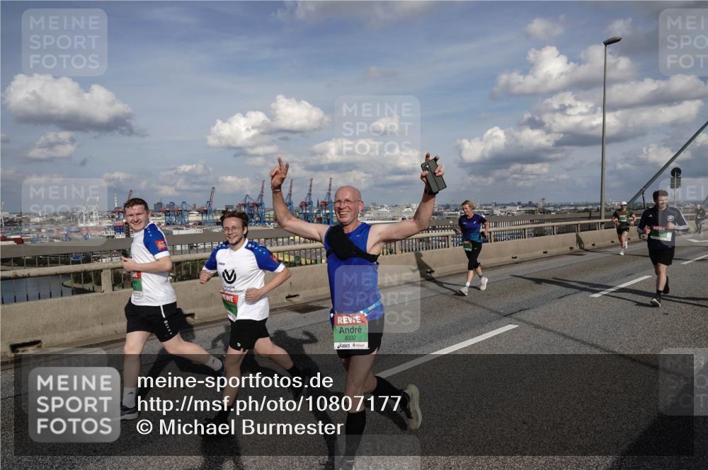 03.10.2026 - Köhlbrandbrückenlauf Michael Burmester http://msf.ph/oto/10807177 03.10.2026 15:27:54 Position 1 8332 meine-sportfotos.de