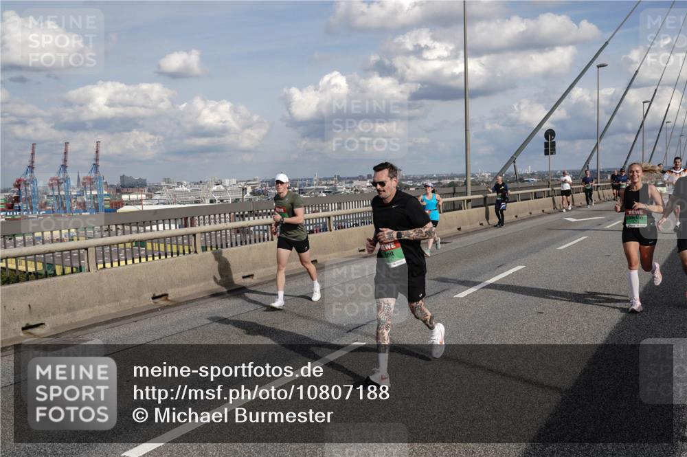 03.10.2026 - Köhlbrandbrückenlauf Michael Burmester http://msf.ph/oto/10807188 03.10.2026 15:27:57 Position 1 037 meine-sportfotos.de
