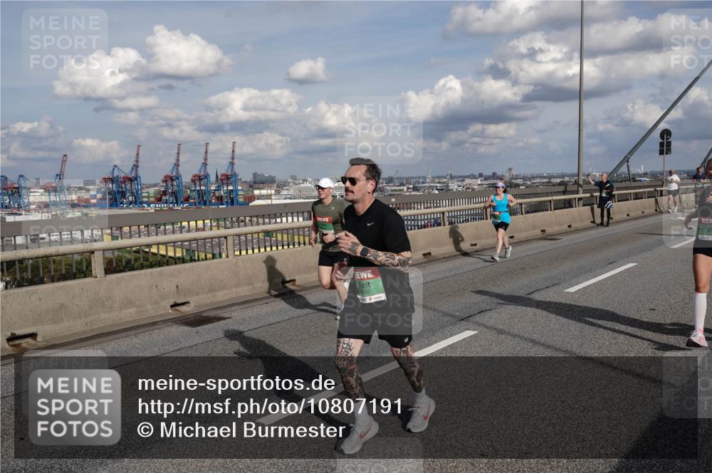03.10.2026 - Köhlbrandbrückenlauf Michael Burmester http://msf.ph/oto/10807191 03.10.2026 15:27:58 Position 1  meine-sportfotos.de