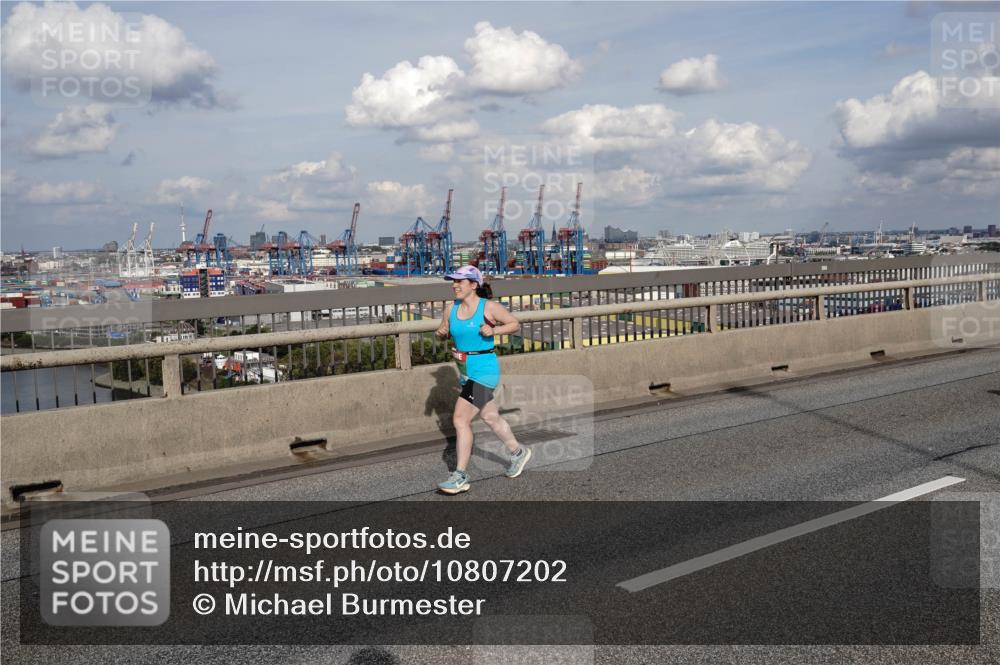03.10.2026 - Köhlbrandbrückenlauf Michael Burmester http://msf.ph/oto/10807202 03.10.2026 15:28:01 Position 1  meine-sportfotos.de