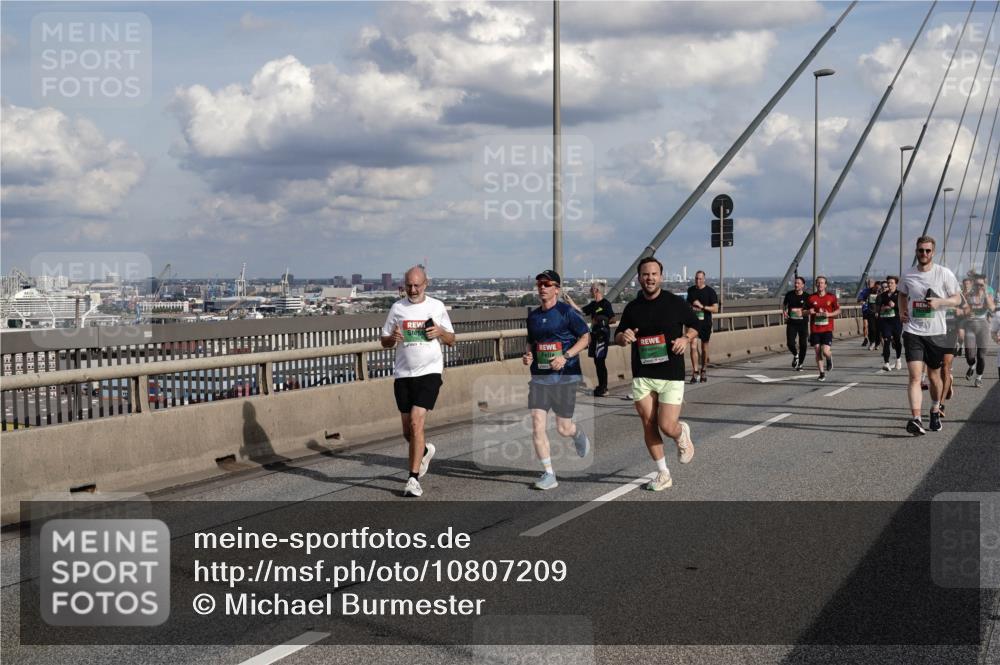 03.10.2026 - Köhlbrandbrückenlauf Michael Burmester http://msf.ph/oto/10807209 03.10.2026 15:28:04 Position 1 8, 30, 3 meine-sportfotos.de
