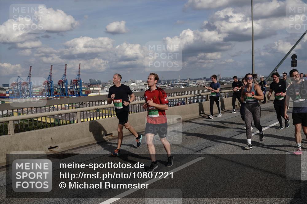 03.10.2026 - Köhlbrandbrückenlauf Michael Burmester http://msf.ph/oto/10807221 03.10.2026 15:28:10 Position 1  meine-sportfotos.de