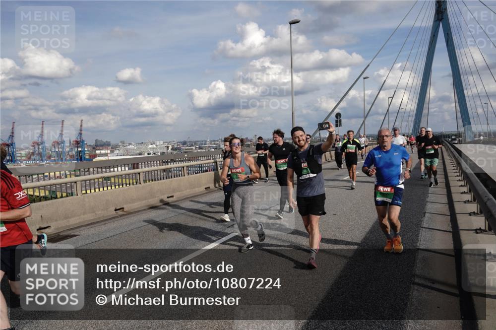 03.10.2026 - Köhlbrandbrückenlauf Michael Burmester http://msf.ph/oto/10807224 03.10.2026 15:28:11 Position 1 3 meine-sportfotos.de