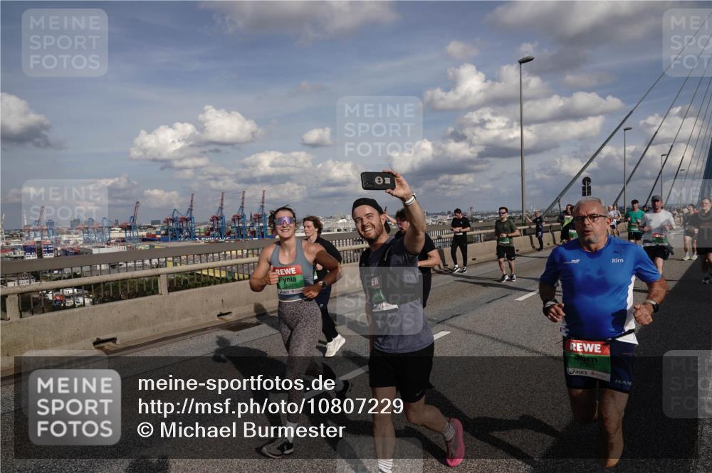03.10.2026 - Köhlbrandbrückenlauf Michael Burmester http://msf.ph/oto/10807229 03.10.2026 15:28:12 Position 1 7053 meine-sportfotos.de