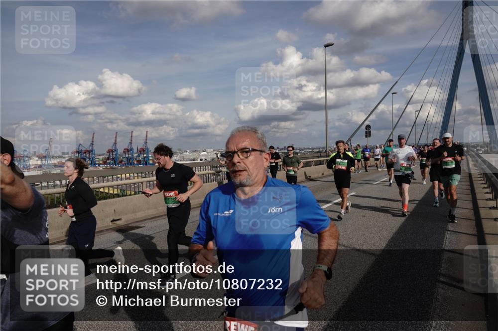 03.10.2026 - Köhlbrandbrückenlauf Michael Burmester http://msf.ph/oto/10807232 03.10.2026 15:28:13 Position 1  meine-sportfotos.de