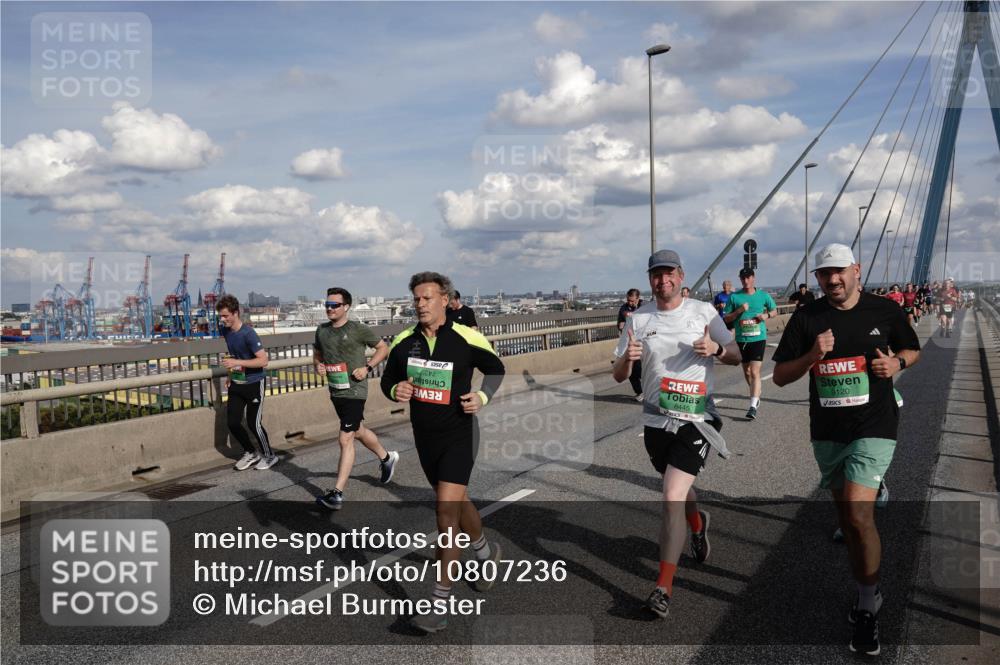 03.10.2026 - Köhlbrandbrückenlauf Michael Burmester http://msf.ph/oto/10807236 03.10.2026 15:28:14 Position 1 8445, 9120 meine-sportfotos.de