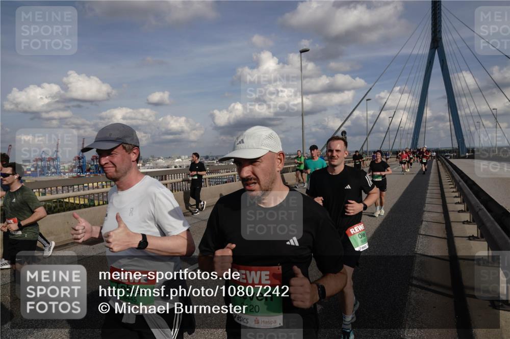 03.10.2026 - Köhlbrandbrückenlauf Michael Burmester http://msf.ph/oto/10807242 03.10.2026 15:28:15 Position 1 8445, 9120, 800 meine-sportfotos.de