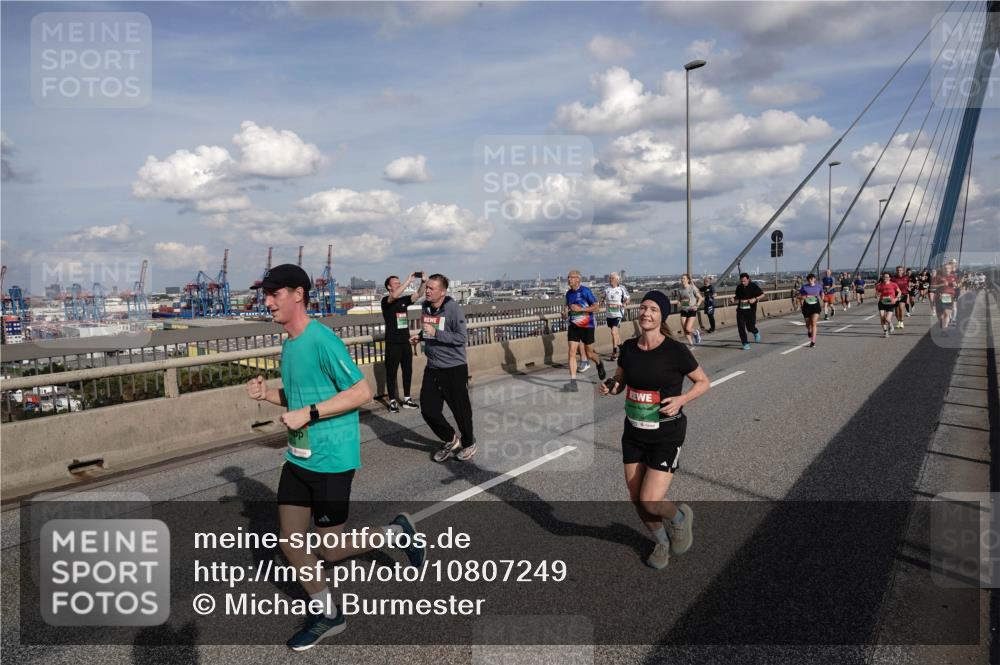 03.10.2026 - Köhlbrandbrückenlauf Michael Burmester http://msf.ph/oto/10807249 03.10.2026 15:28:17 Position 1  meine-sportfotos.de