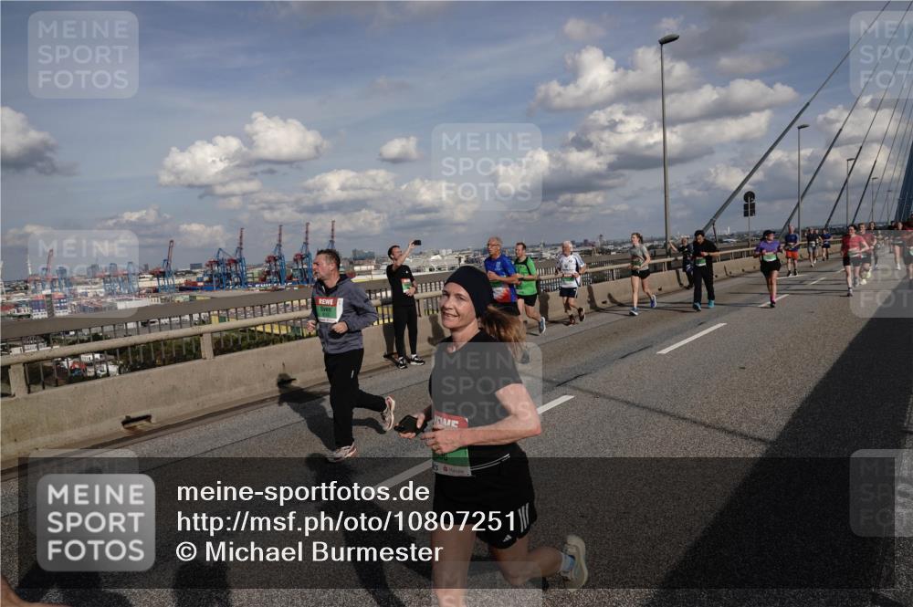 03.10.2026 - Köhlbrandbrückenlauf Michael Burmester http://msf.ph/oto/10807251 03.10.2026 15:28:18 Position 1 6 meine-sportfotos.de