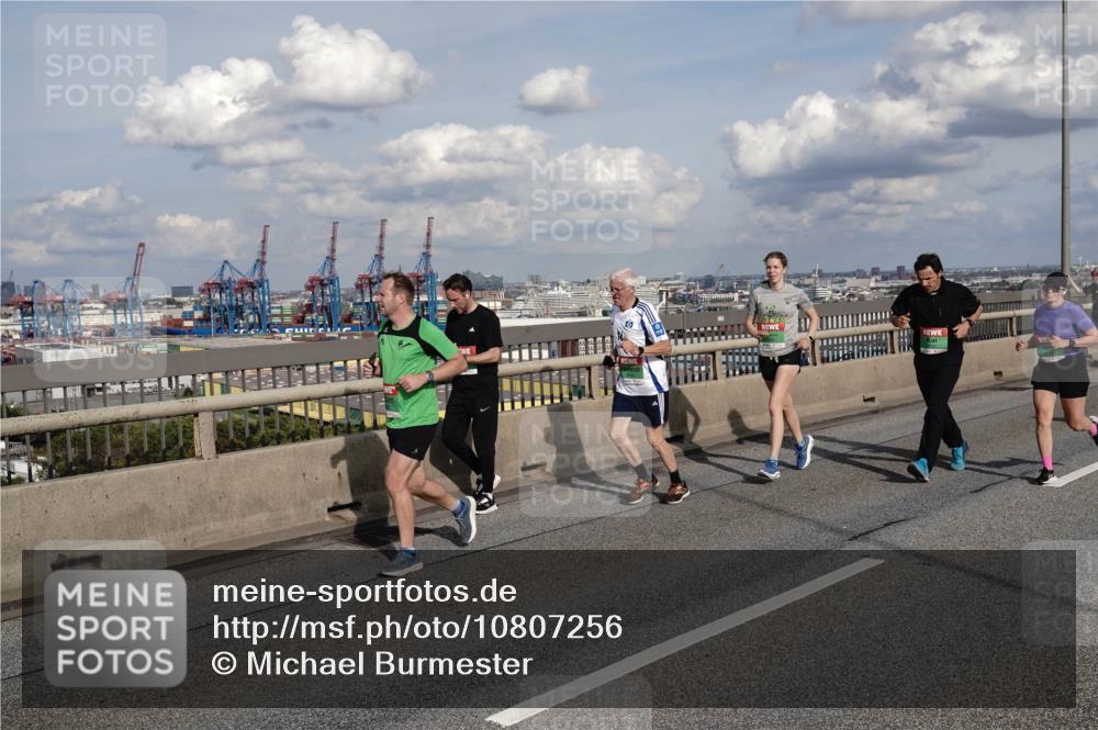 03.10.2026 - Köhlbrandbrückenlauf Michael Burmester http://msf.ph/oto/10807256 03.10.2026 15:28:20 Position 1  meine-sportfotos.de