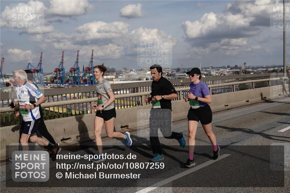 03.10.2026 - Köhlbrandbrückenlauf Michael Burmester http://msf.ph/oto/10807259 03.10.2026 15:28:21 Position 1 8493 meine-sportfotos.de