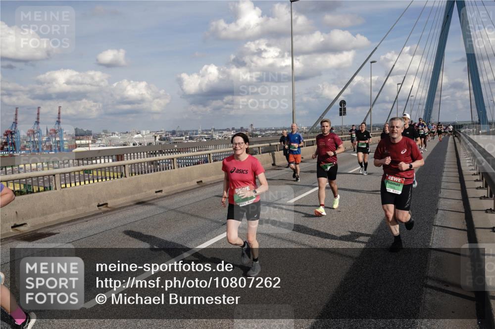 03.10.2026 - Köhlbrandbrückenlauf Michael Burmester http://msf.ph/oto/10807262 03.10.2026 15:28:22 Position 1 7885 meine-sportfotos.de