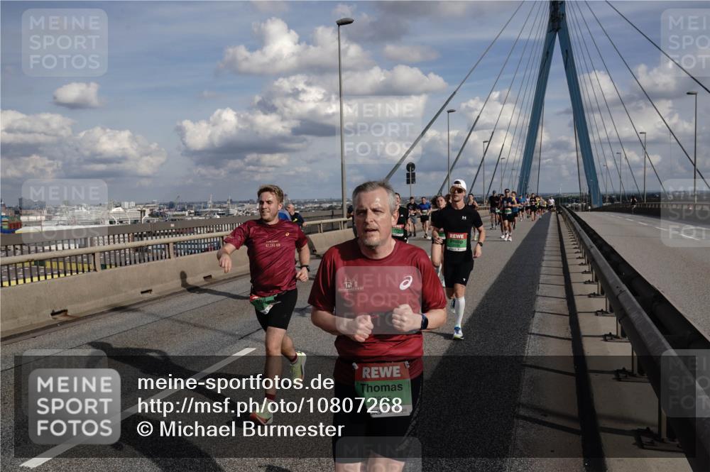 03.10.2026 - Köhlbrandbrückenlauf Michael Burmester http://msf.ph/oto/10807268 03.10.2026 15:28:23 Position 1 42, 195, 7885 meine-sportfotos.de
