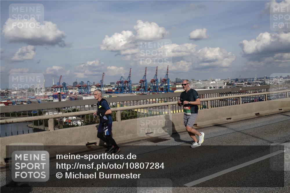 03.10.2026 - Köhlbrandbrückenlauf Michael Burmester http://msf.ph/oto/10807284 03.10.2026 15:28:27 Position 1  meine-sportfotos.de