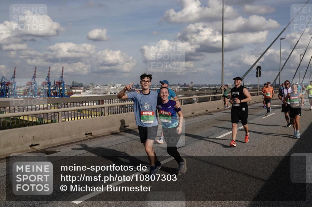 03.10.2026 - Köhlbrandbrückenlauf Michael Burmester http://msf.ph/oto/10807303 03.10.2026 15:28:34 Position 1  meine-sportfotos.de