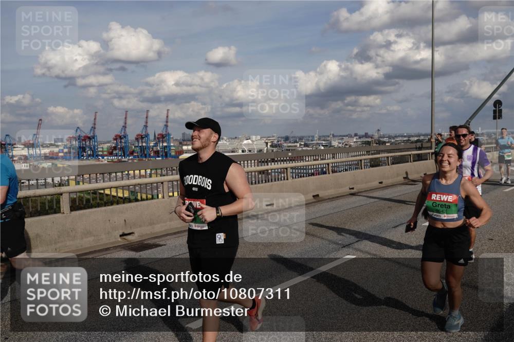 03.10.2026 - Köhlbrandbrückenlauf Michael Burmester http://msf.ph/oto/10807311 03.10.2026 15:28:36 Position 1 9542 meine-sportfotos.de