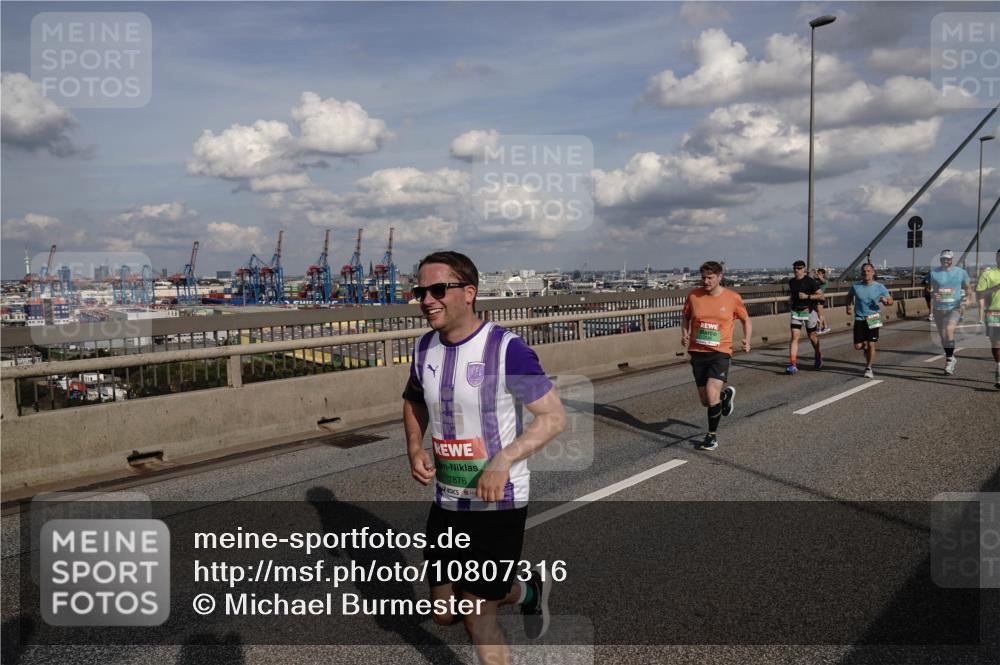 03.10.2026 - Köhlbrandbrückenlauf Michael Burmester http://msf.ph/oto/10807316 03.10.2026 15:28:37 Position 1 7876 meine-sportfotos.de
