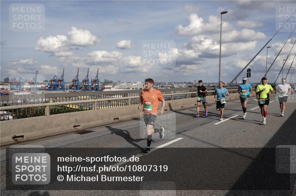 03.10.2026 - Köhlbrandbrückenlauf Michael Burmester http://msf.ph/oto/10807319 03.10.2026 15:28:38 Position 1  meine-sportfotos.de