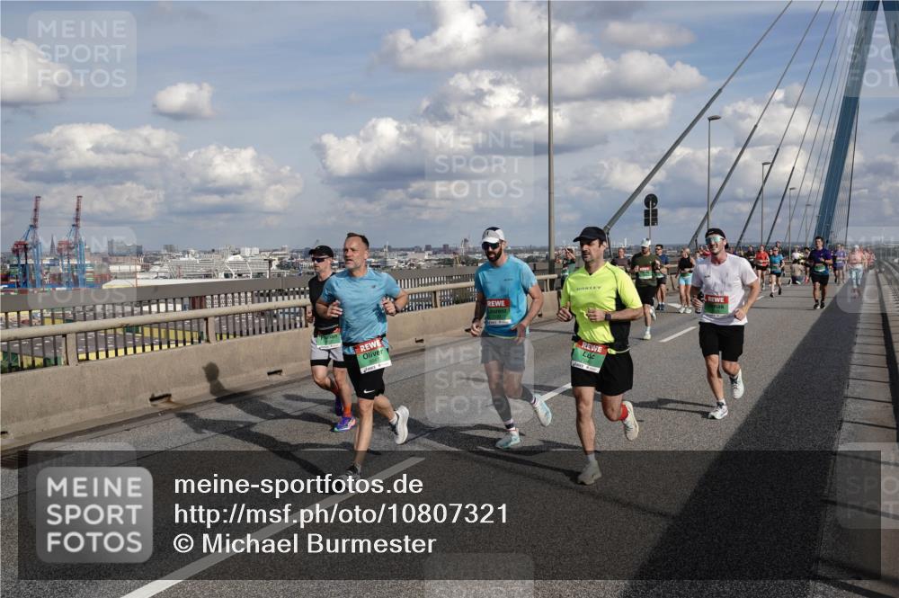 03.10.2026 - Köhlbrandbrückenlauf Michael Burmester http://msf.ph/oto/10807321 03.10.2026 15:28:39 Position 1  meine-sportfotos.de