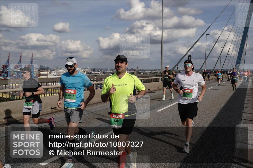 03.10.2026 - Köhlbrandbrückenlauf Michael Burmester http://msf.ph/oto/10807327 03.10.2026 15:28:40 Position 1 7038, 7040, 529 meine-sportfotos.de