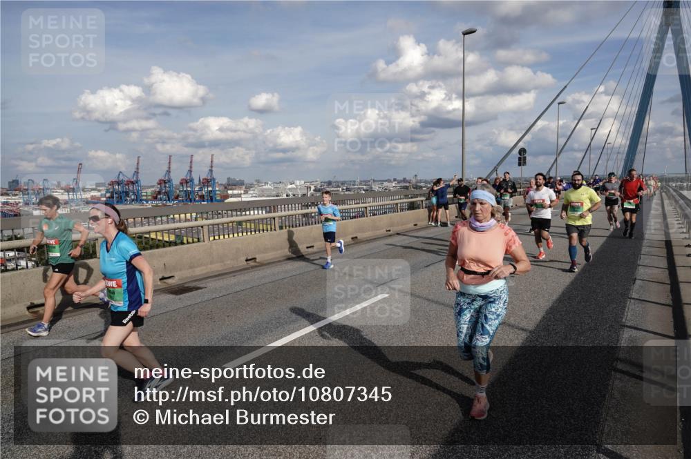 03.10.2026 - Köhlbrandbrückenlauf Michael Burmester http://msf.ph/oto/10807345 03.10.2026 15:28:48 Position 1  meine-sportfotos.de