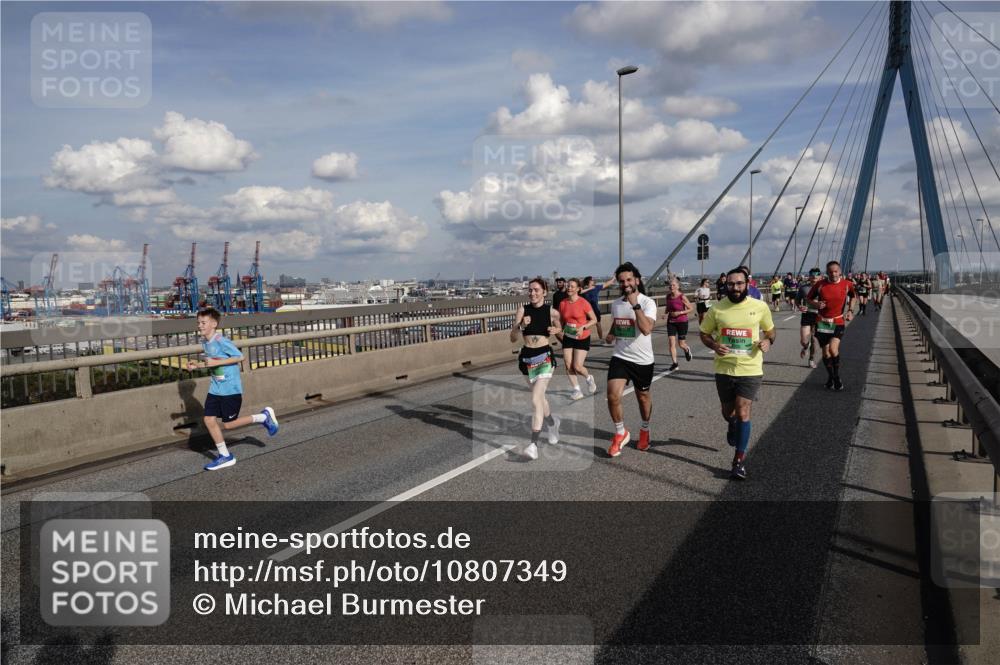 03.10.2026 - Köhlbrandbrückenlauf Michael Burmester http://msf.ph/oto/10807349 03.10.2026 15:28:49 Position 1  meine-sportfotos.de