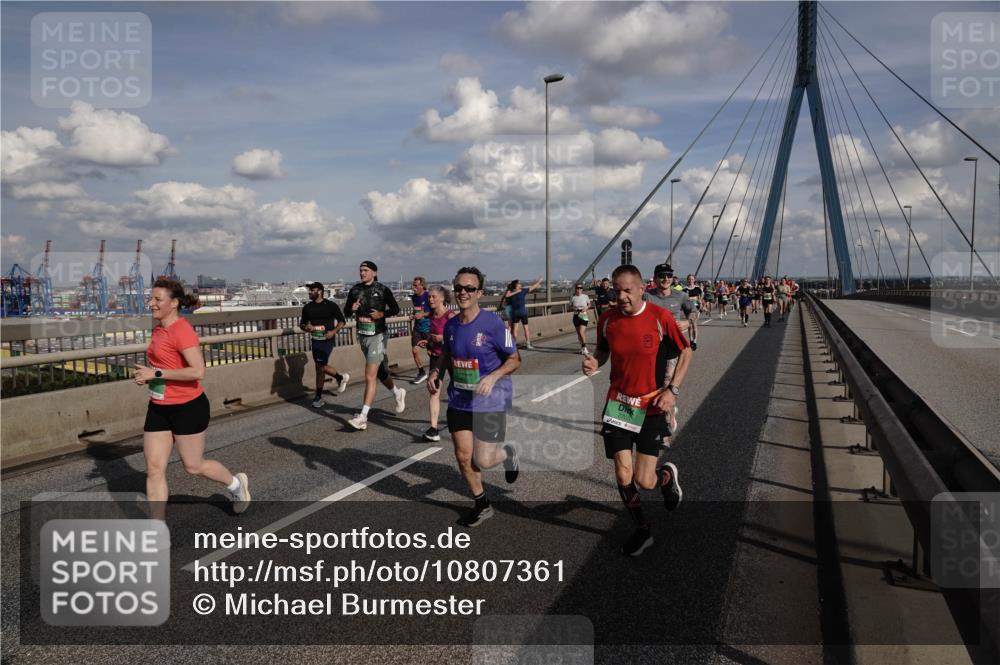 03.10.2026 - Köhlbrandbrückenlauf Michael Burmester http://msf.ph/oto/10807361 03.10.2026 15:28:51 Position 1  meine-sportfotos.de