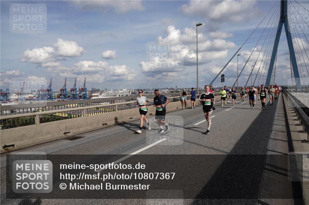 03.10.2026 - Köhlbrandbrückenlauf Michael Burmester http://msf.ph/oto/10807367 03.10.2026 15:28:54 Position 1  meine-sportfotos.de