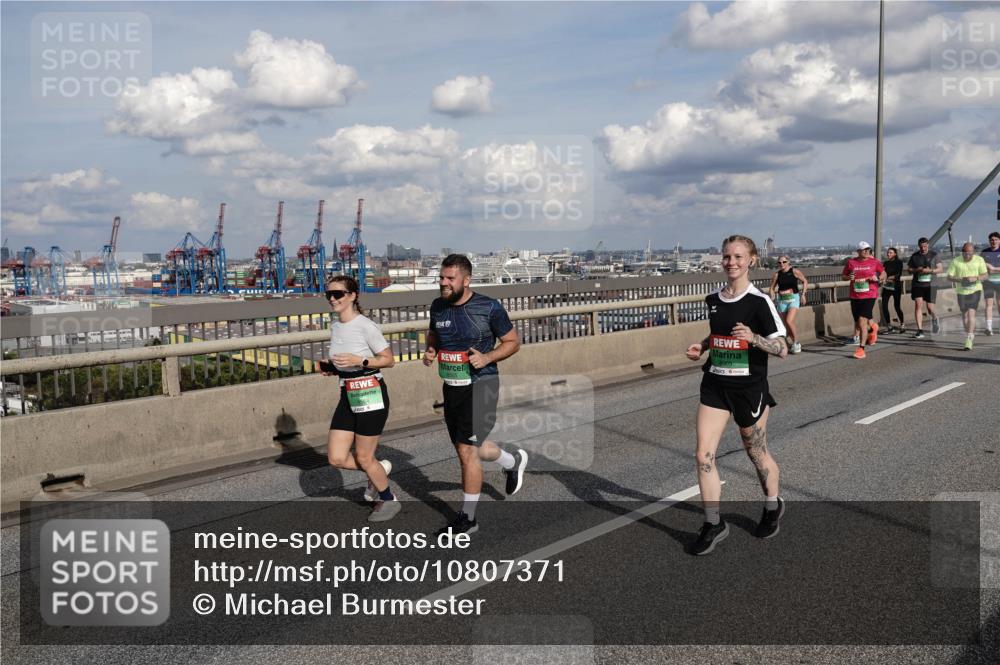 03.10.2026 - Köhlbrandbrückenlauf Michael Burmester http://msf.ph/oto/10807371 03.10.2026 15:28:55 Position 1 8009 meine-sportfotos.de