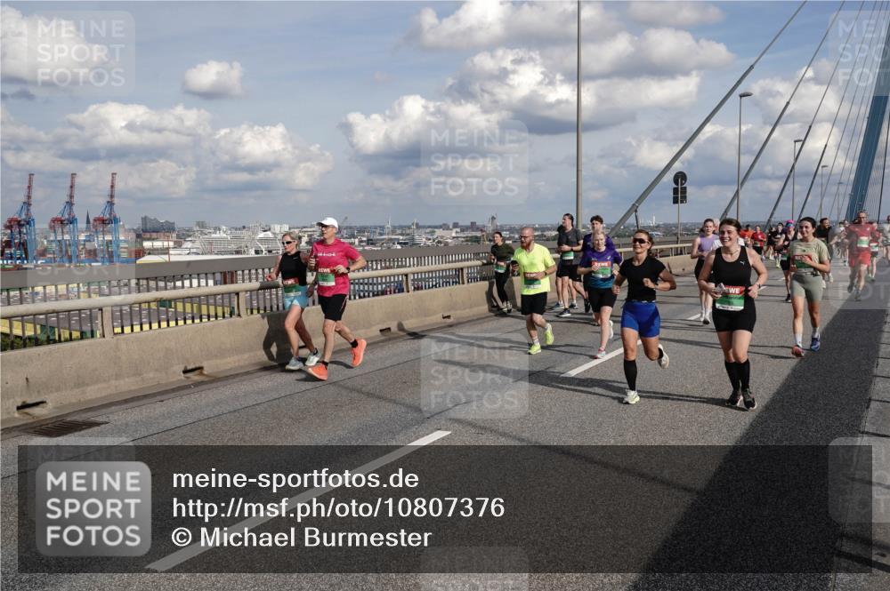 03.10.2026 - Köhlbrandbrückenlauf Michael Burmester http://msf.ph/oto/10807376 03.10.2026 15:28:57 Position 1  meine-sportfotos.de