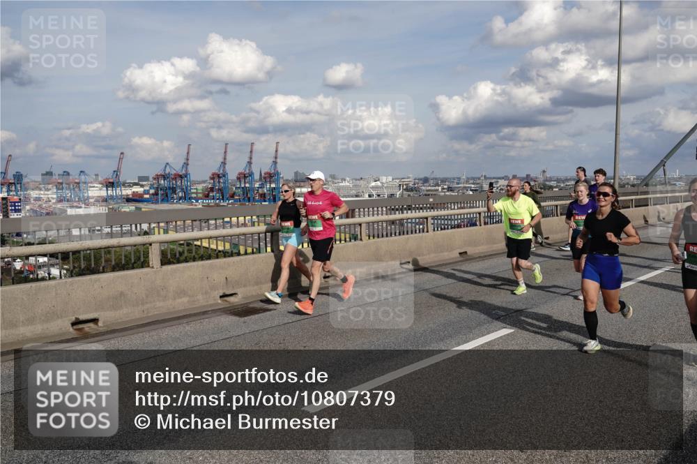 03.10.2026 - Köhlbrandbrückenlauf Michael Burmester http://msf.ph/oto/10807379 03.10.2026 15:28:58 Position 1  meine-sportfotos.de